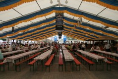 Festzelt: 25m x 50m x 3m