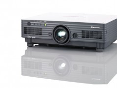 Panasonic PT-D 5700E Beamer / DLP-Projektor
