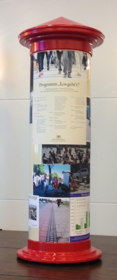 Litfaßsäule / Dekosäule / Werbesäule / Plakatsäule / Jahrmarkt / Werbung / Littfasssäule