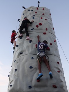 Mobilen 3 – persons Kletterturm für ihr Event mieten