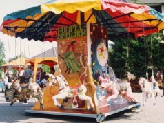nostalgisches KINDERHÄNGEKARUSSELL mieten