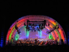 Trailerbühnen; Rundbogenbühne; Bühnenpodeste; Mobile Bühnen und Groundsupports