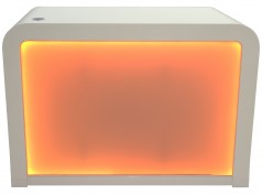 Theke mit LED-Beleuchtung in verschiedenen Farben mit Kühlschrank