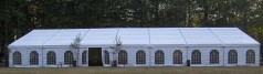 Festzelt 20m breit x 30m lang, mit Fensterplanen