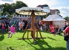 Mittelalter Karussell , Handkurbel Karussell , Jahrmarkt