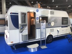 ab 55 € Wohnwagen mieten, Camper Knaus Sport 500QDK für bis zu 6 Personen