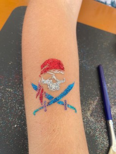 Glitzertattoos | Glitzer Tattoos | Color Tattoos | Station für Firmen- und Privatveranstaltungen