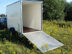 Kofferanhänger mit Rampe abschließbar 1300 kg gebremst – 100 km/h 3010 x 1510 x 1800 = 8,69 m³