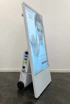 Outdoor Display – mobiler digitaler Kundenstopper mit Akku