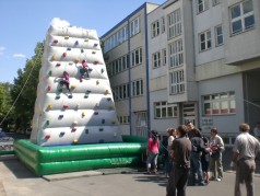 aufblasbarer Kletterberg  mieten