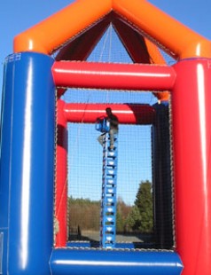 KISTEN-KLETTERN im sicheren Action Tower 8x8x10 Meter inkl. 2 x Personal