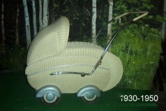 Kinderwagen im Wandel der Zeit , alter Kinderwagen , Festumzug