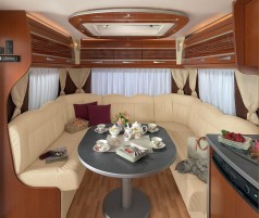 Wohnwagenvermietung Bayern – ALLE FAHRZEUGE SIND MIT KLIMAANLAGE AUSGESTATTET