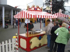 Marktstand nostalgisch / Buffetstand / Verkaufsstand / Infostand / Theke / Jahrmarkt / Marktbude