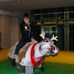 Rentierrodeo &#8211; das Bullriding zu Weihnachten