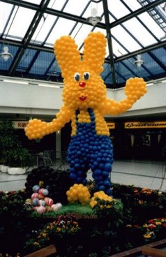 Osterhase aus Ballons &#8211; Osterdekoration Ballondekoration , Ostern