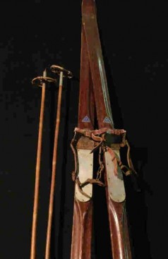 Alte Ski, Winterdekoration