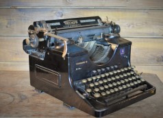 Schreibmaschine , alte Schreibmaschine, Nostalgische Schreibmaschine