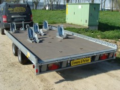 4 – 5er Motorradanhänger 2700 kg gebremst bis 5 Motorräder 100 km/h 4010&#215;2030 mm mit 2 Seiten Reling