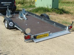 Absenkbarer 3er Motorradanhänger gebremst 1800 kg – 100 km/h 3750 x 1800 x 150 Nutzlast ca. 1310 kg