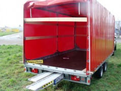 Geschlossener 4er Motorradanhänger 2700 kg Hochlader gebremst inkl. Auffahrschienen + Wippen 100 kmh