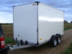 Busreisen Anhänger Gepäck abschließbar 2500 kg doppelachser 100 km/h 4070 x 1810 x 2000 = 14,62 m³