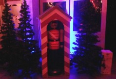 Wachhaus nostalgisch / Wachhaus / Nostalgie / Eingangshaus / Jahrmarkt / Zinnsoldat