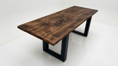 Rustikaler Holzbohlentisch, Holztisch aus alten Bohlen, dunkel lasiert mieten – Vintage