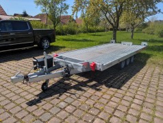 Autoanhänger zum Verleih oder mit Zugfahrzeug und Fahrer