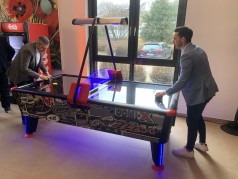 AIR HOCKEY PROFESSIONAL / PROFESSIONELLER AIRHOCKEY TISCH