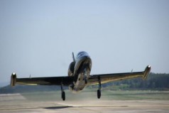 Kampfjet fliegen in Pilsen, Tschechien