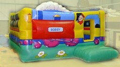 Hüpfburg Lokomotive