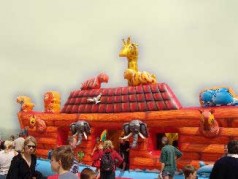 Hüpfburg Arche Noah