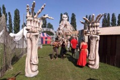 2 Skeletthände Unterarme als Eingang , Halloween Dekoration , Piraten Dekoration