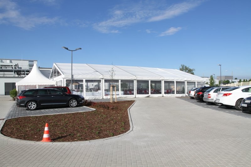 Festzelt: 15m breit x 40 m lang