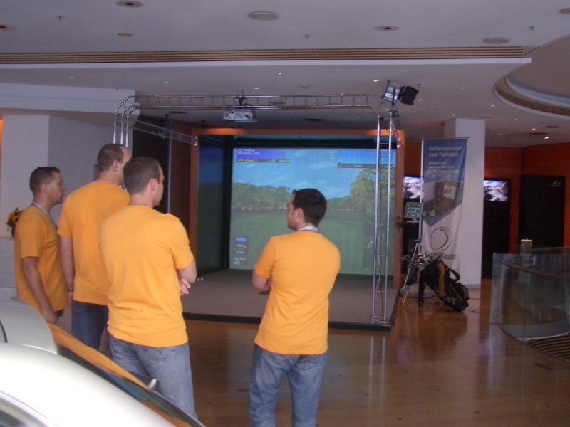 Golf Simulator mit High Speed Kamera - Golfsimulator für Golfevent - Golfautomat  - Indoorgolf -  Golfturnier - Golfen bei Events    – Thumbnail 9
