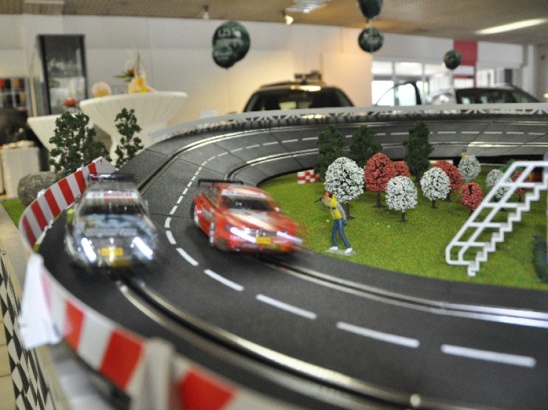 Carrera Rennbahn, Slotcarbahn, Autorennbahn – 3