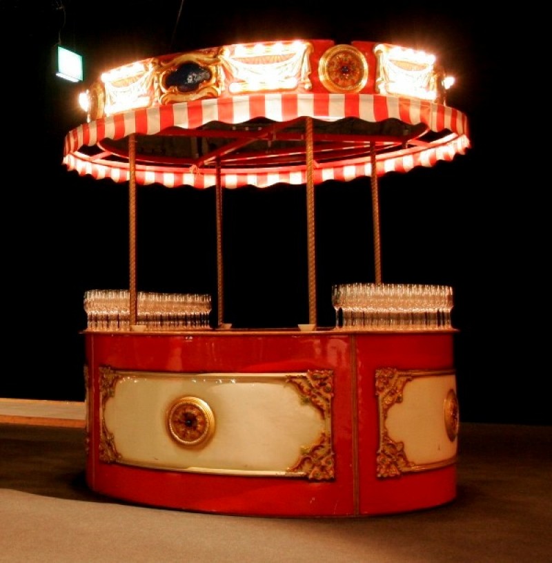 Rundbar / Bar / Theke / Ausschank / Nostalgische Bar / Nostalgie / Jahrmarkt / Karussell 