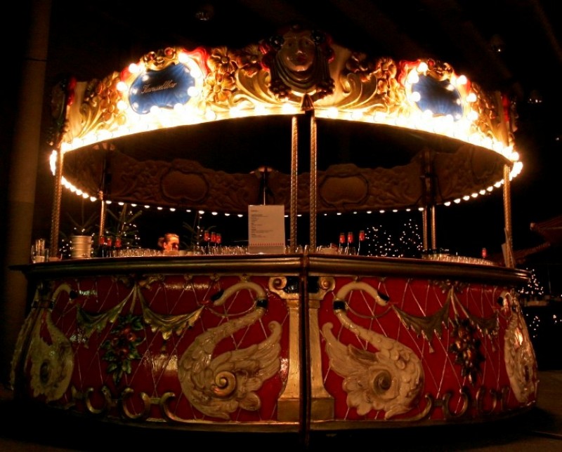 Rundbar / Bar / Theke / Schwanenbar / Nostalgische Bar / Nostalgie / Jahrmarkt / Karussell – 2