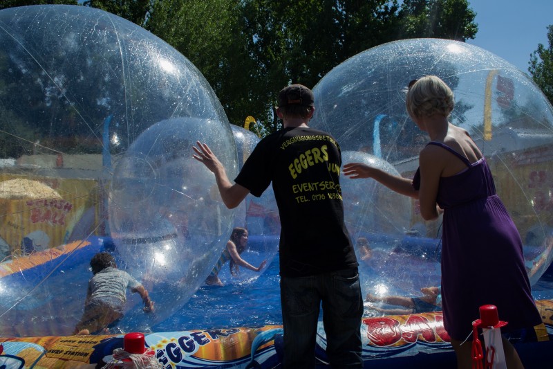 Aqua Balls / Aqua Zorbing / Wasserball Arena / Water-Walking Balls inkl. 1 Eventbetreuer + Pool 6 x  – 3
