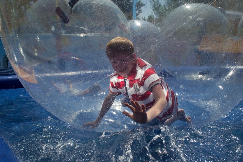 Aqua Balls / Aqua Zorbing / Wasserball Arena / Water-Walking Balls inkl. 1 Eventbetreuer + Pool 6 x  – 4