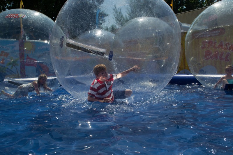 Aqua Balls / Aqua Zorbing / Wasserball Arena / Water-Walking Balls inkl. 1 Eventbetreuer + Pool 6 x 