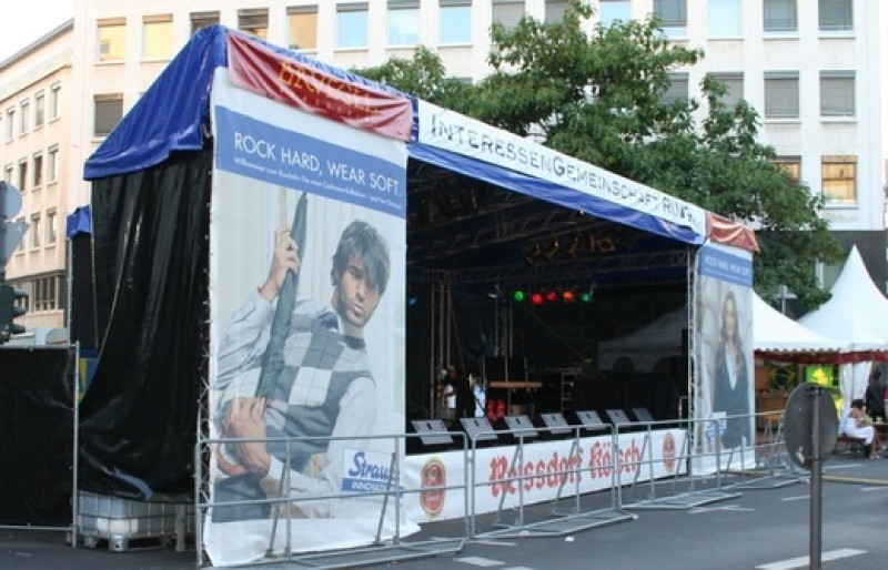 Bühne 9m x 6m