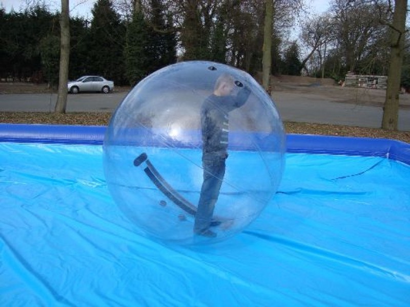 Zorbingbälle und mobiler Pool – 2