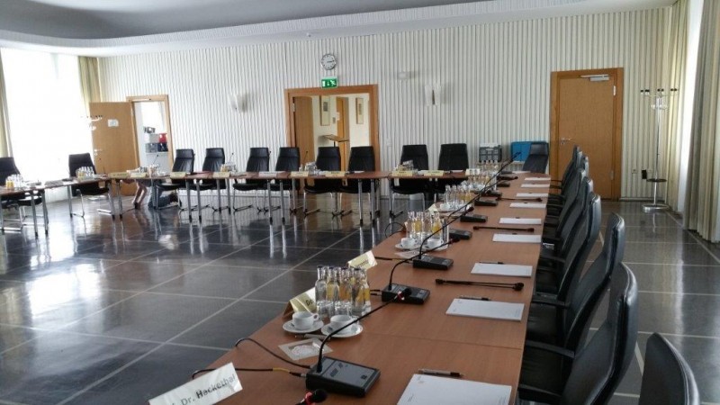 Konferenz - Diskussionsanlage mit bis zu 100 Sprechstellen - bundesweit verfügbar - Standort Bonn