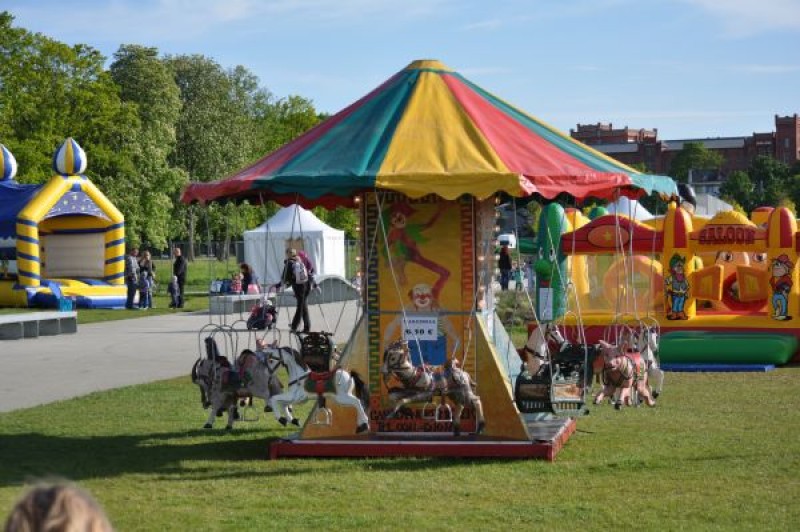 nostalgisches KINDERHÄNGEKARUSSELL mieten – 4
