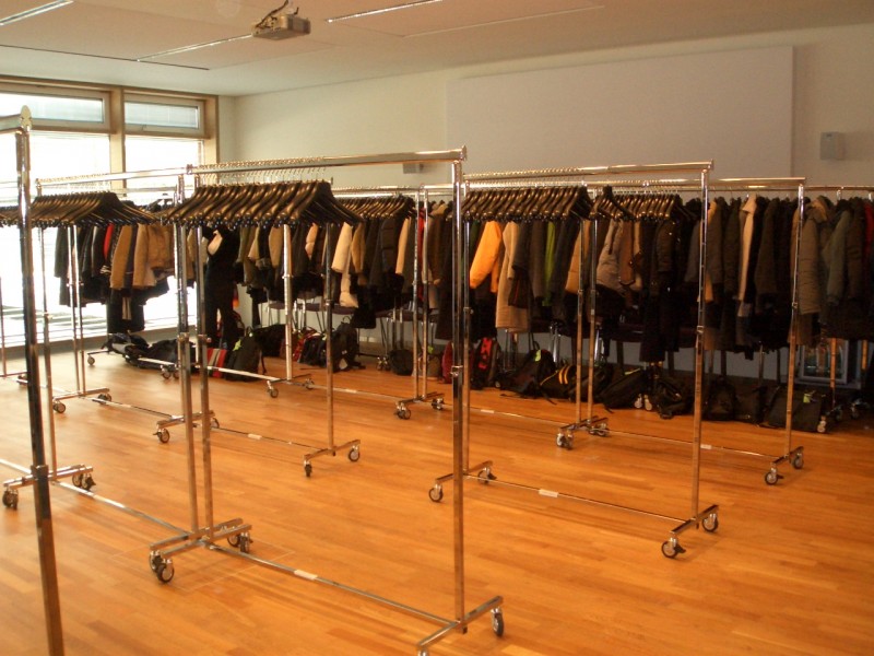 Mobile Garderobenständer, Kleiderständer, Klappständer, Rollständer, Reihengarderobe  – 3