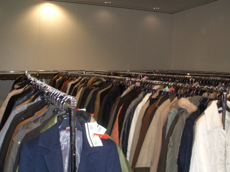 Mobile Garderobenständer, Kleiderständer, Klappständer, Rollständer, Reihengarderobe  – 4