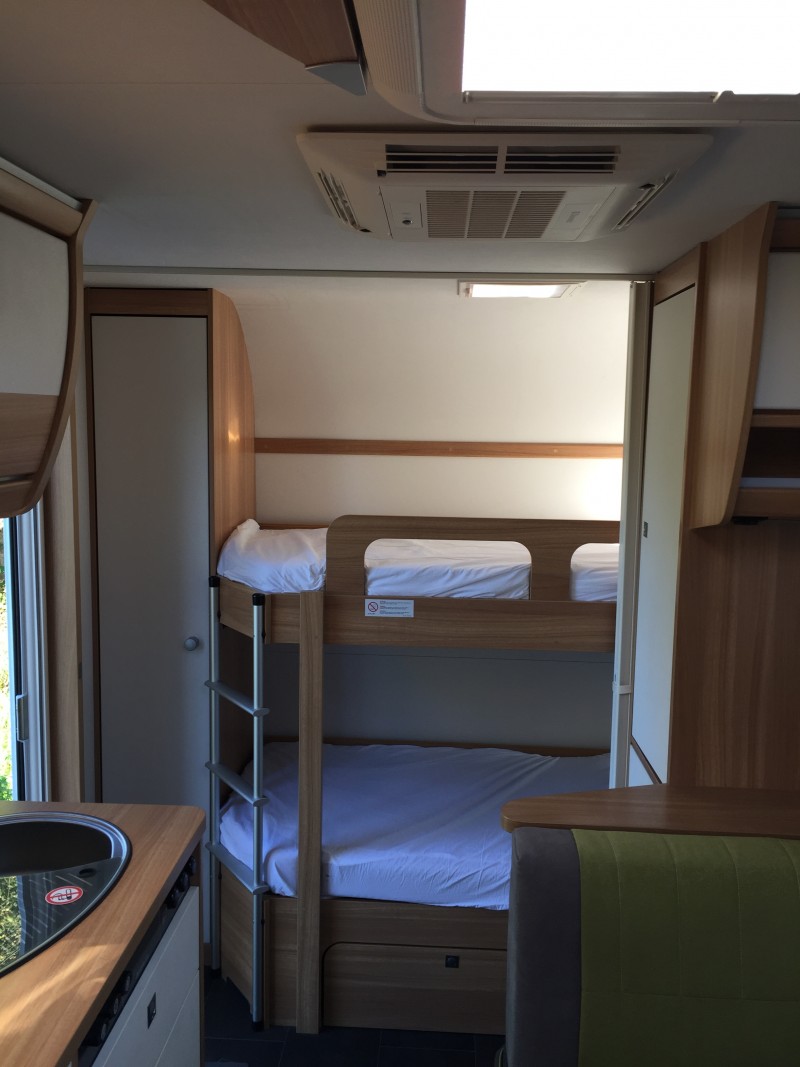 Dethleffs Camper 560 FMK mit Vollausstattung, autom. SAT-Anlage, Mover, Fußbodenheizung und Klimaanl – 2