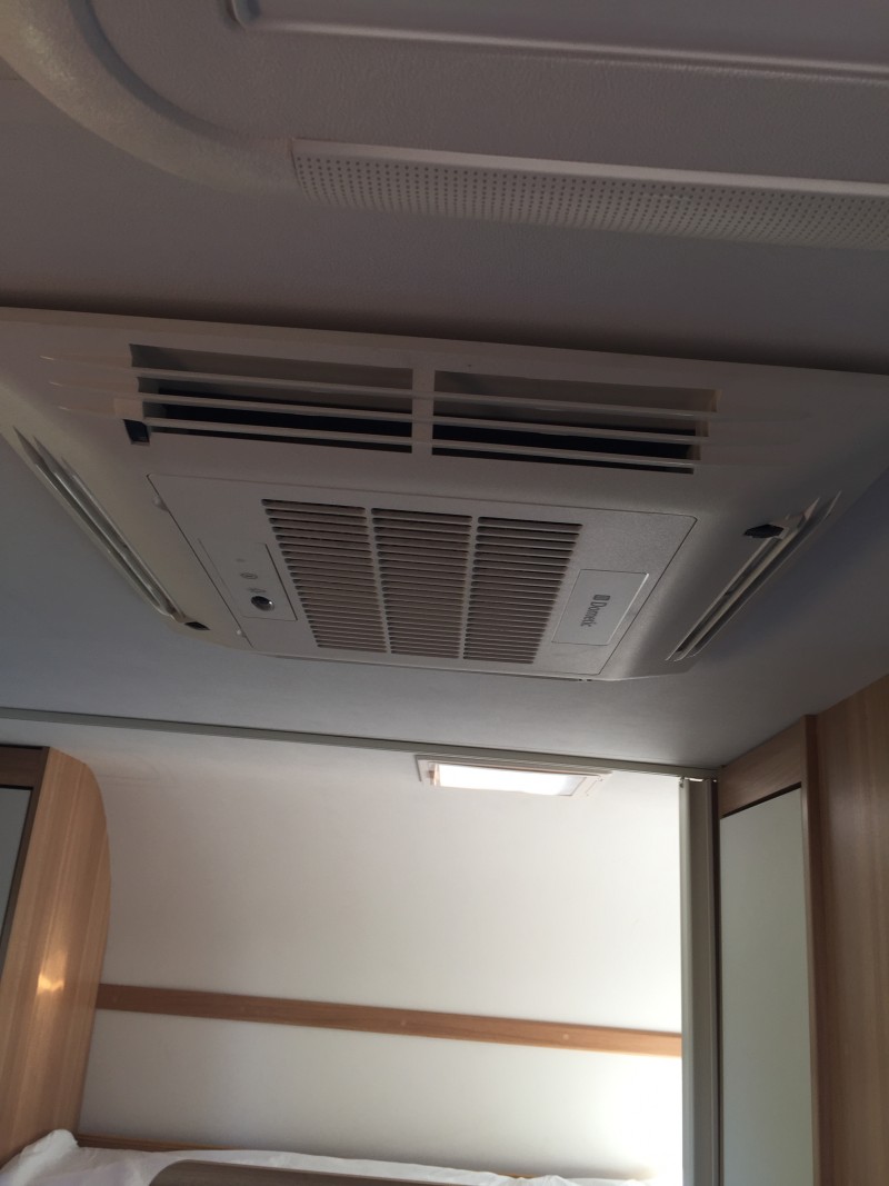Dethleffs Camper 560 FMK mit Vollausstattung, autom. SAT-Anlage, Mover, Fußbodenheizung und Klimaanl – 3